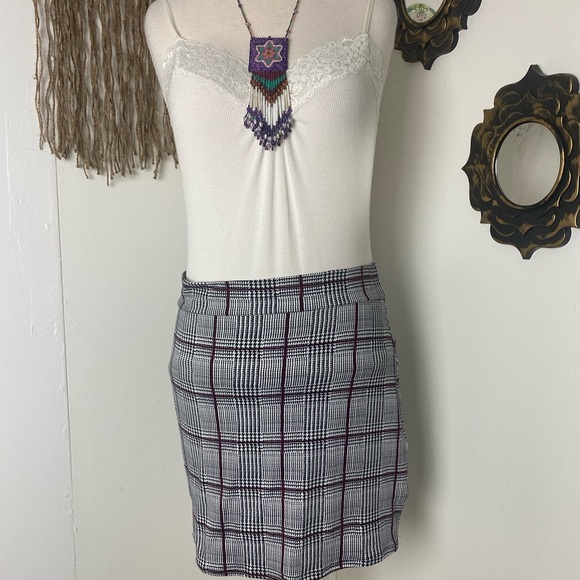 NWT Fashion Nova plaid red black white stretch mini skirt Transitional Piece - Picture 1 of 9